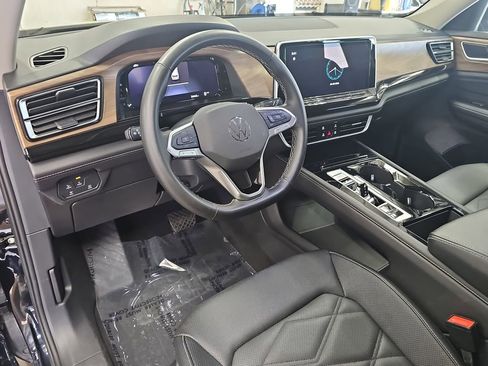Used 2025 Volkswagen Atlas SE FWD image 16
