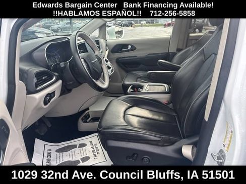 Used 2020 Chrysler Pacifica Limited FWD image 16