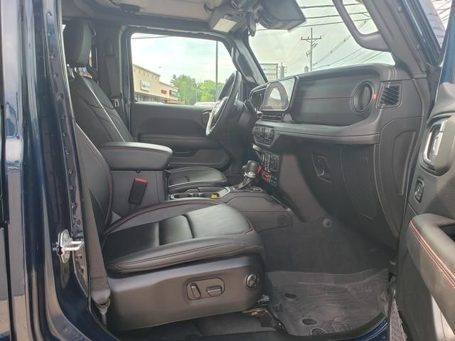Used 2025 Jeep Gladiator Rubicon w/ Safety Group AWD/4WD image 17