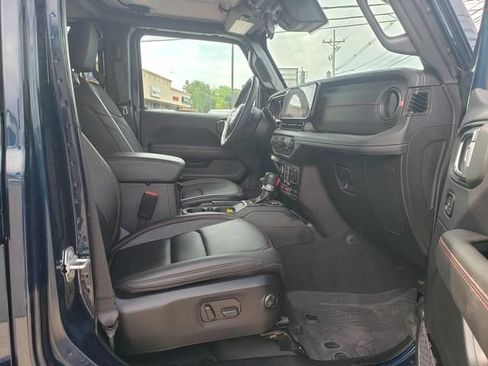 Used 2025 Jeep Gladiator Rubicon w/ Safety Group AWD/4WD image 17