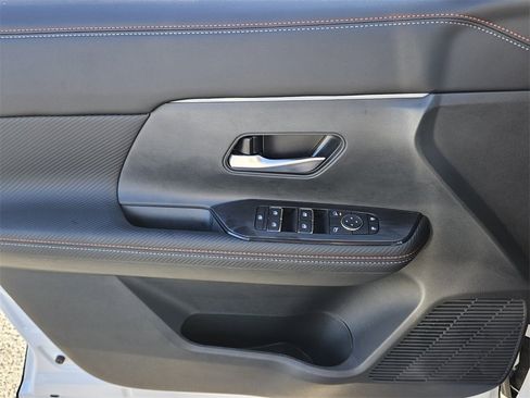 New 2025 Nissan Kicks SR image 27