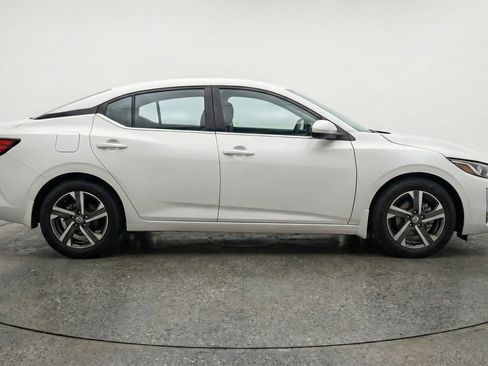 Used 2025 Nissan Sentra SV FWD image 11