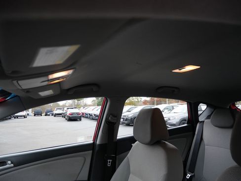 Used 2014 Hyundai Accent GS image 12