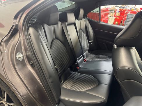 Used 2022 Toyota Camry SE image 18