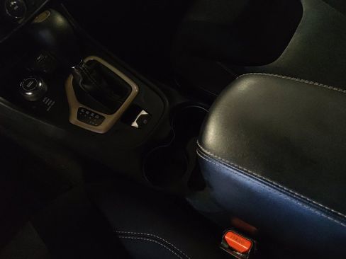 Used 2014 Jeep Cherokee Latitude w/ Cold Weather Group AWD/4WD image 26