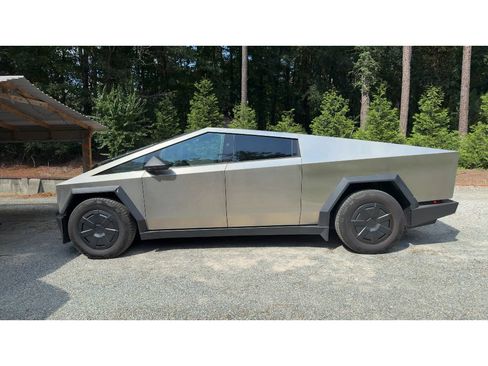 Used 2025 Tesla Cybertruck AWD Crew Cab image 3