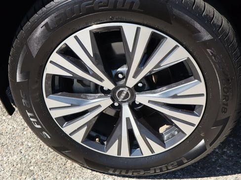 Used 2022 Nissan Rogue SV FWD image 14