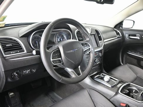 Used 2022 Chrysler 300 Touring w/ Sport Appearance Package image 22