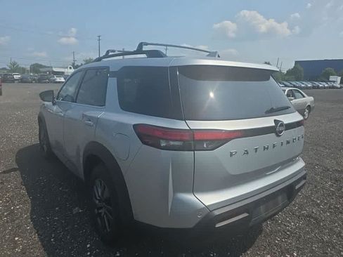 Used 2024 Nissan Pathfinder SV AWD/4WD image 2