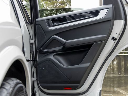 Certified 2025 Porsche Cayenne S image 47