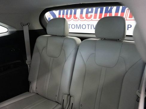 Used 2024 Kia Sorento S w/ Panoramic Sunroof Package FWD image 11