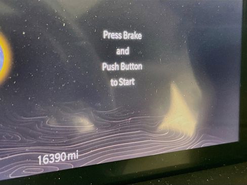 Used 2022 Jeep Grand Cherokee Limited image 12