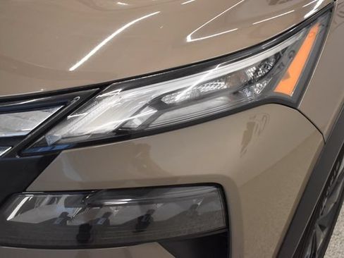 Used 2025 Nissan Rogue SV AWD/4WD image 15