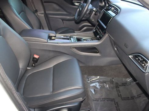 Used 2019 Jaguar F-PACE Premium image 27