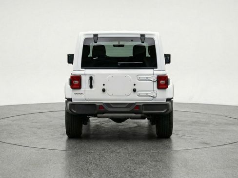 Used 2025 Jeep Wrangler Sahara image 7