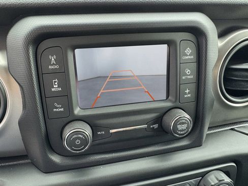 Used 2019 Jeep Wrangler Sport image 15