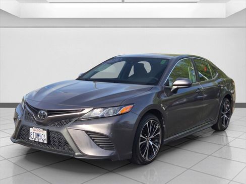 Used 2020 Toyota Camry SE FWD image 9