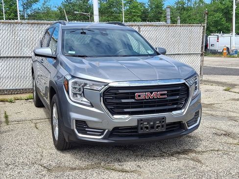 Used 2023 GMC Terrain SLE w/ Driver Convenience Package AWD/4WD image 5