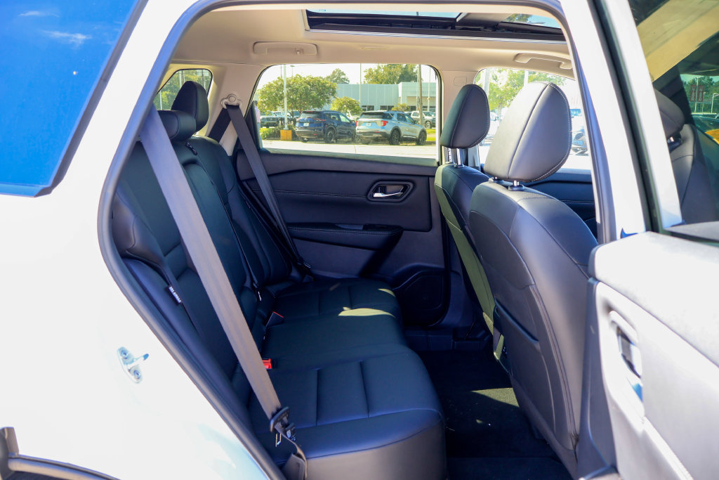 Certified 2026 Nissan Rogue Dark Armor FWD image 10