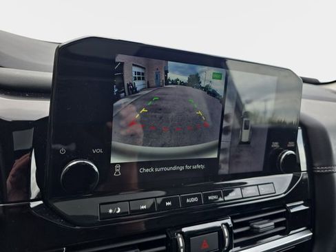Used 2024 Nissan Pathfinder Platinum AWD/4WD image 27