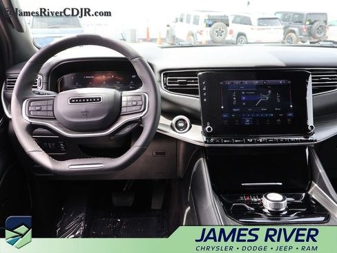 Used 2024 Jeep Wagoneer Series II w/ Flexible Seating Group AWD/4WD image 20
