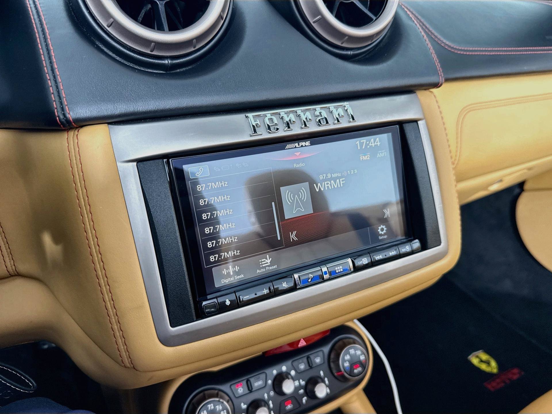 Used 2010 Ferrari California RWD image 14
