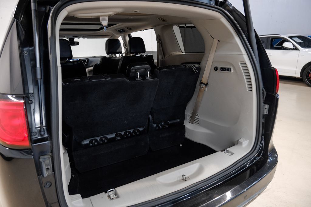 Used 2020 Chrysler Pacifica Limited FWD image 71
