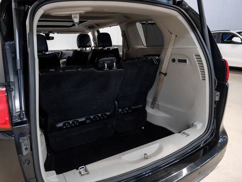 Used 2020 Chrysler Pacifica Limited FWD image 71