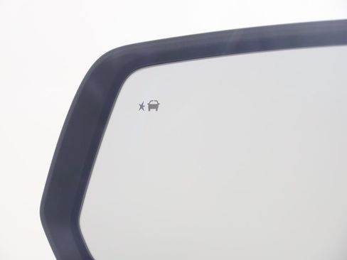 Used 2023 Chevrolet Traverse LT image 23