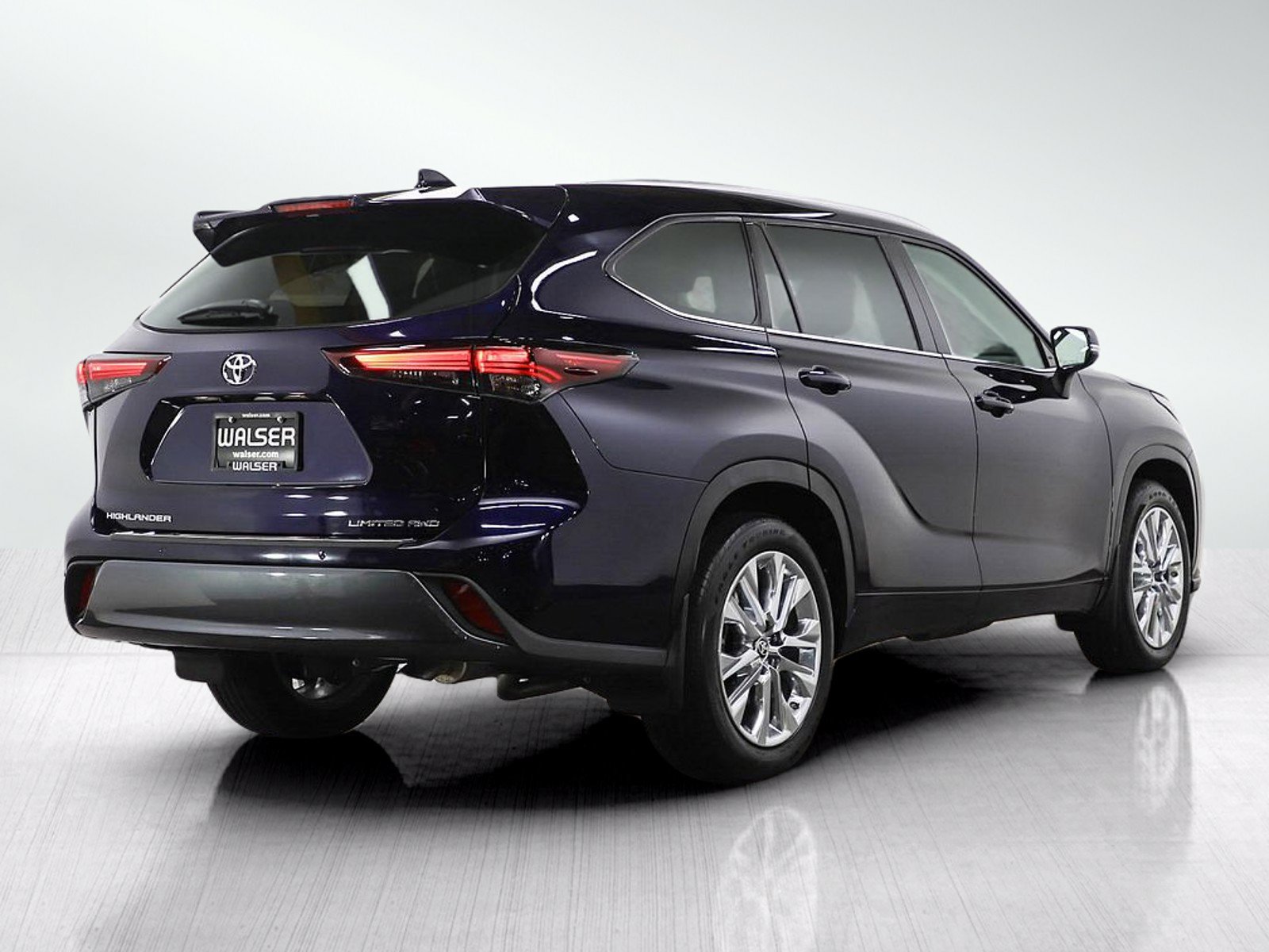 Used 2025 Toyota Highlander Limited AWD/4WD image 5