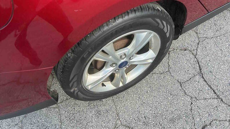 Used 2014 Ford Focus SE FWD image 9