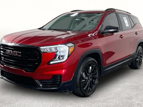 Used 2024 GMC Terrain SLE w/ Driver Convenience Package FWD image 14