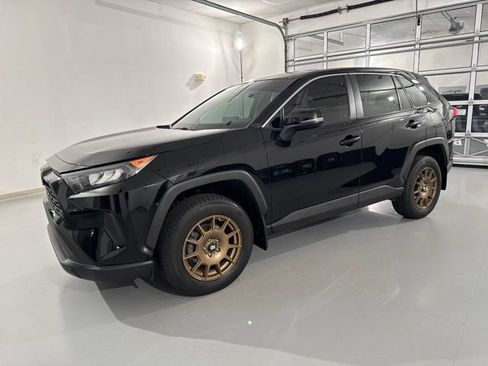 Used 2022 Toyota RAV4 LE AWD/4WD image 3