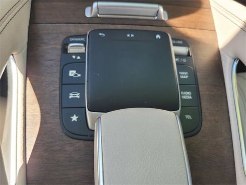 Used 2021 Mercedes-Benz GLE 350 w/ Premium Package image 26