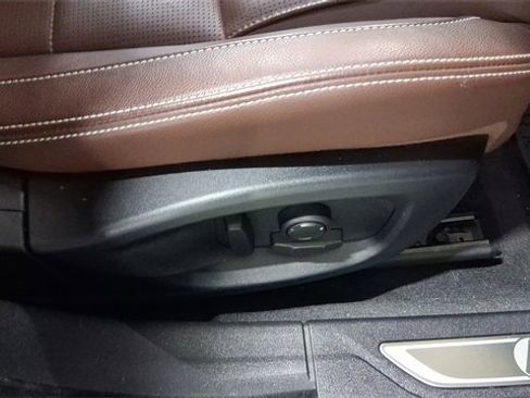 Used 2018 Jaguar XF R-Sport image 20