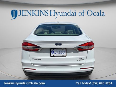 Used 2019 Ford Fusion SE FWD image 4