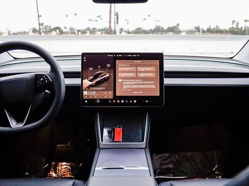 Used 2026 Tesla Model Y Long Range image 14