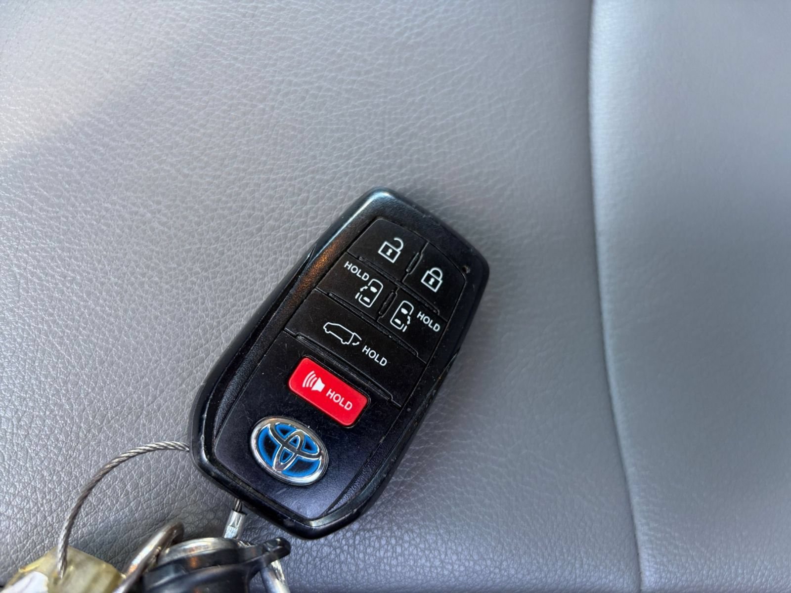 Used 2024 Toyota Sienna XLE FWD image 20