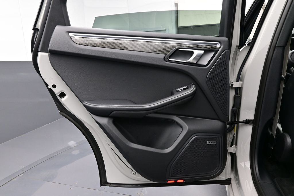 Certified 2025 Porsche Macan GTS AWD/4WD image 13