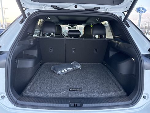 New 2026 Volkswagen Tiguan SE R-Line image 9