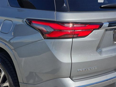 Used 2023 Chevrolet Traverse Premier image 40