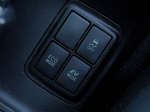 Used 2016 Toyota Prius C Two image 29