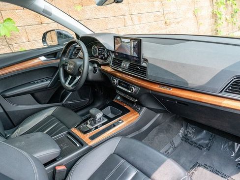 Used 2021 Audi Q5 e Premium Plus w/ Premium Plus Package image 29