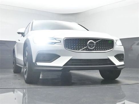 New 2026 Volvo V60 B5 Cross Country Plus w/ Protection Package Premier image 40