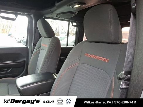 Used 2018 Jeep Wrangler Unlimited Rubicon w/ Dual Top Group image 16