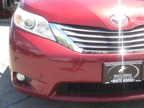Used 2017 Toyota Sienna XLE Premium w/ Outdoor Package AWD/4WD image 3
