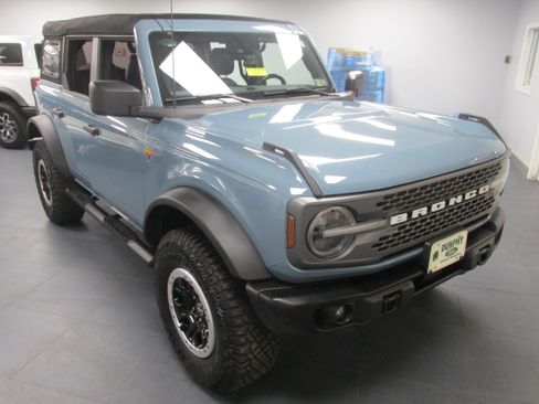 Used 2023 Ford Bronco Badlands w/ Sasquatch Package image 3