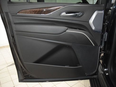 Used 2024 Cadillac Escalade ESV Premium Luxury Platinum AWD/4WD image 39