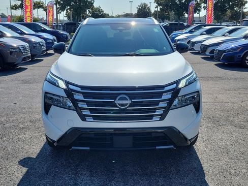 Certified 2024 Nissan Rogue Platinum FWD image 2