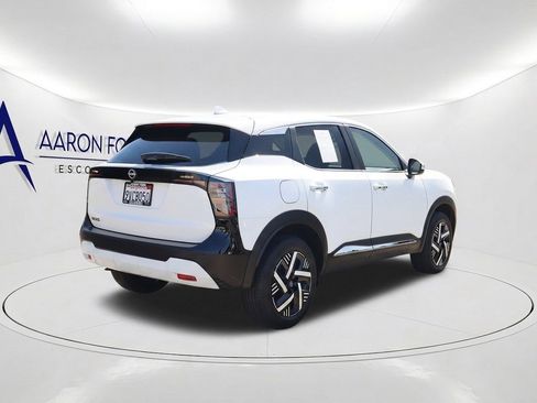 Used 2025 Nissan Kicks SV FWD image 4